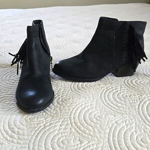 Clarks black ankle boot with fringe